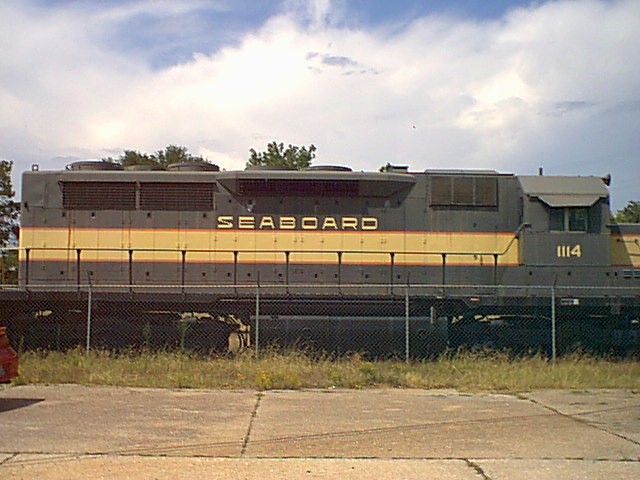 Message Areas - "Train pics taken 8/13/01" – image 2