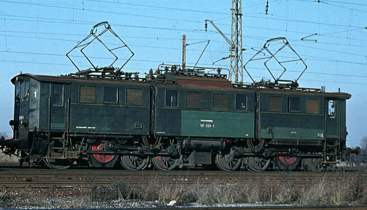 Message Areas - "Largest locomotive EVER?" – image 9