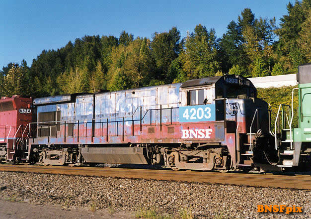 Look at this BNSF engine – image 1