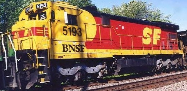 Look at this BNSF engine – image 2