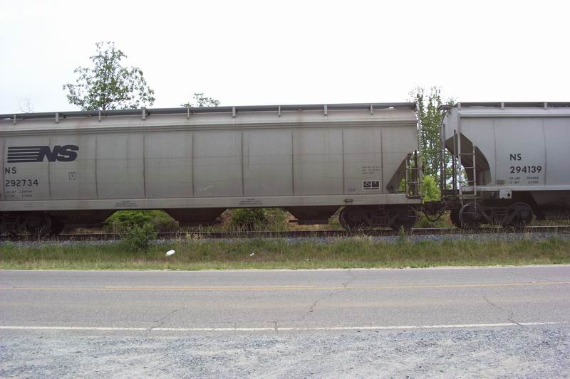 Norfolk Southern grain hoppers? pics of kind we ne – image 3
