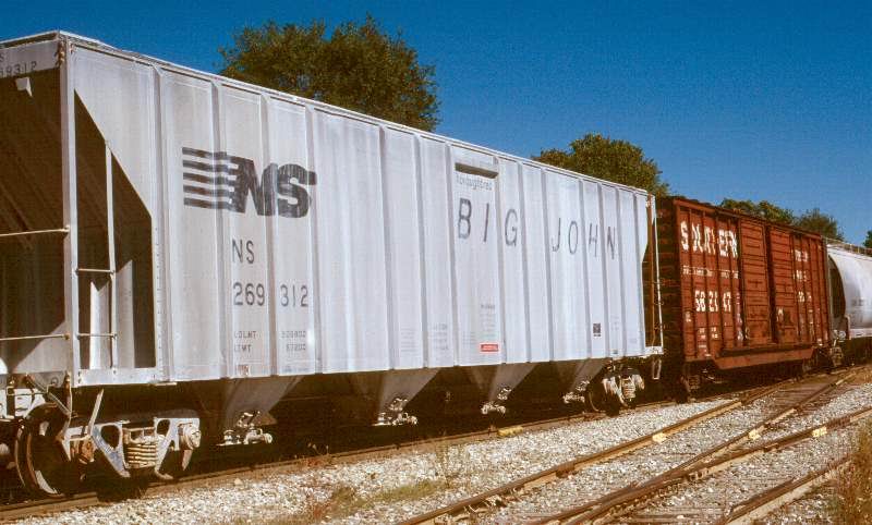 Norfolk Southern grain hoppers? pics of kind we ne – image 32