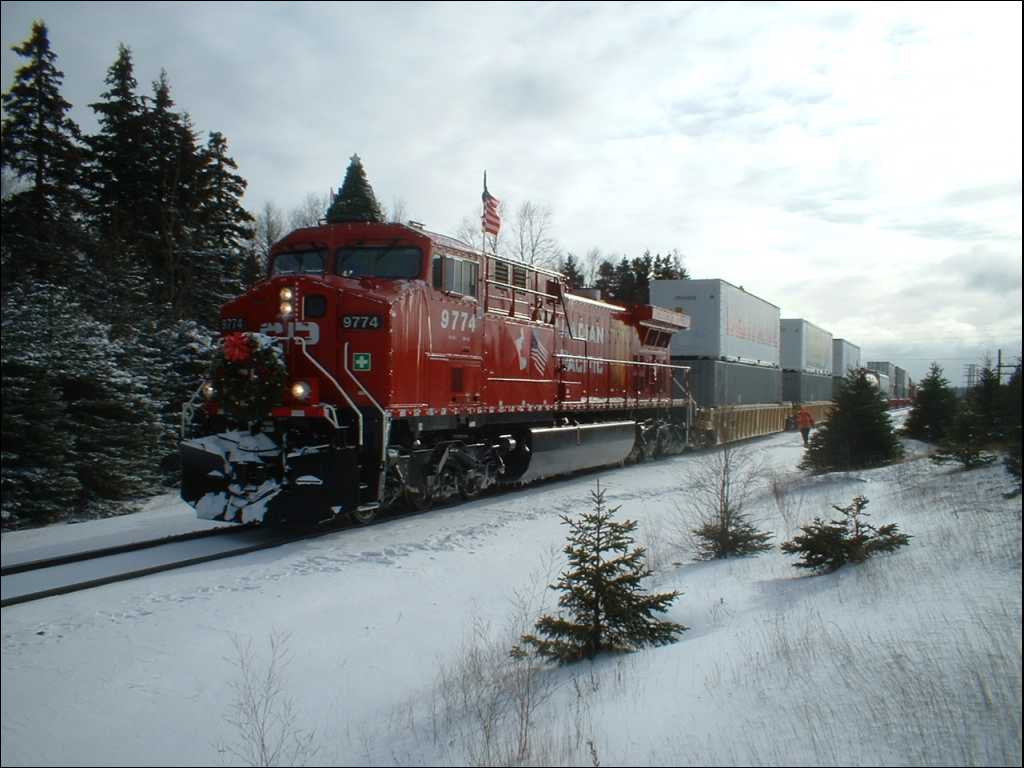 Canadian Pacific Holiday Train makes a stop @ Marathon – image 4